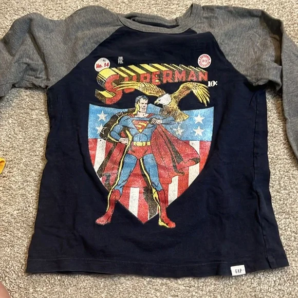 Gap boy size 5T Batman and supermann long sleeve shirt barely worn - Picture 5 of 5